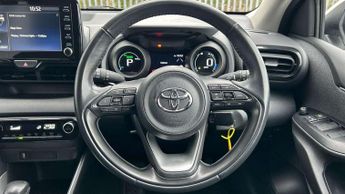 Toyota Yaris 1.5 Hybrid Design 5dr CVT