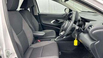 Toyota Yaris 1.5 Hybrid Design 5dr CVT