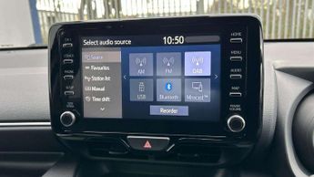 Toyota Yaris 1.5 Hybrid Design 5dr CVT