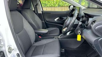 Toyota Yaris 1.5 Hybrid Design 5dr CVT