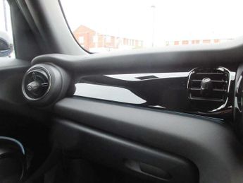 MINI Hatchback 5dr 1.5 Cooper Sport 5dr Auto