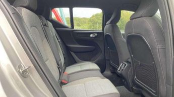 Volvo XC40 2.0 B4P Plus Dark 5dr Auto