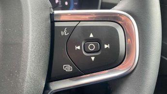 Volvo XC40 2.0 B4P Plus Dark 5dr Auto