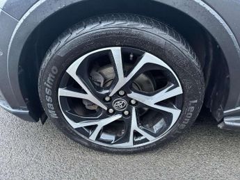 Toyota C-HR 1.8 Hybrid Design 5dr CVT