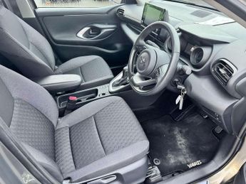 Toyota Yaris 1.5 Hybrid Design 5dr CVT