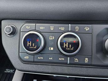 Land Rover Defender 3.0 D250 X-Dynamic SE 90 3dr Auto