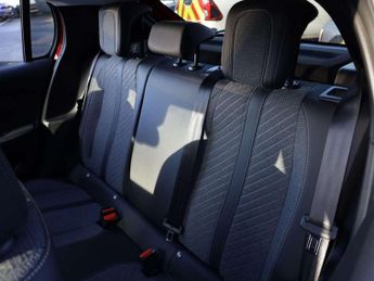 Peugeot 208 1.2 Hybrid 100 Allure 5dr e-DSC6