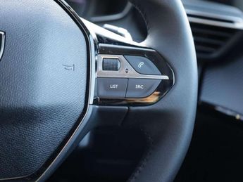 Peugeot 208 1.2 Hybrid 100 Allure 5dr e-DSC6