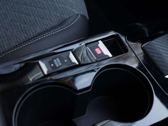 Peugeot 208 1.2 Hybrid 100 Allure 5dr e-DSC6