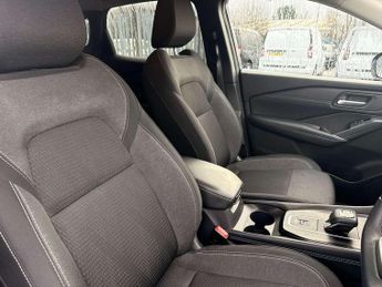 Nissan Qashqai 1.3 DiG-T MH 158 N-Connecta 5dr Xtronic