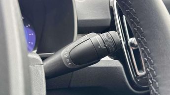 Volvo XC40 2.0 B3P Core 5dr Auto