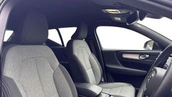 Volvo XC40 2.0 B3P Core 5dr Auto