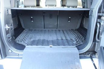 Land Rover Defender 3.0 D250 HSE 110 5dr Auto [6 Seat]