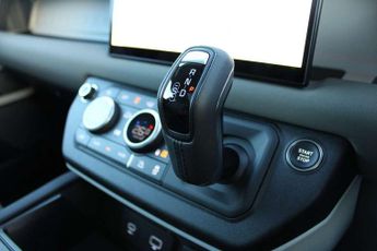 Land Rover Defender 3.0 D250 HSE 110 5dr Auto [6 Seat]