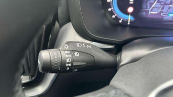 Volvo XC60 2.0 B5P R DESIGN 5dr AWD Geartronic