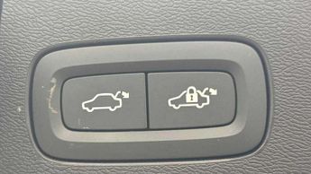 Volvo XC60 2.0 B5P Ultra Dark 5dr AWD Geartronic