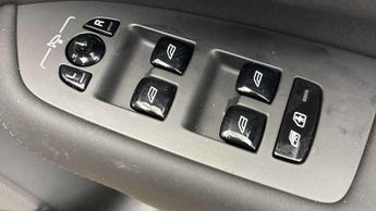 Volvo XC90 2.0 B5P Plus Dark 5dr AWD Geartronic