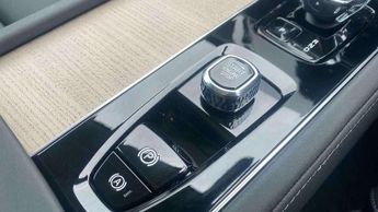Volvo XC90 2.0 B5P Plus Dark 5dr AWD Geartronic
