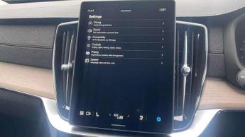 Volvo XC90 2.0 B5P Plus Dark 5dr AWD Geartronic