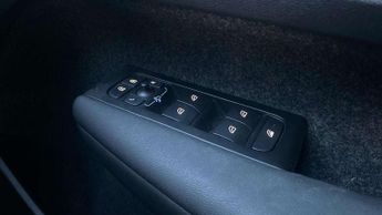 Volvo XC40 1.5 T3 [163] R DESIGN 5dr Geartronic