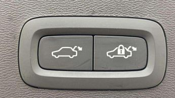 Volvo XC40 2.0 B3P Ultra Dark 5dr Auto