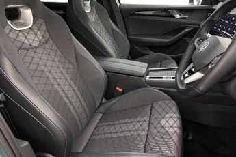 Volkswagen Passat Estate 1.5 TSI eHybrid 272 R-Line 5dr DSG