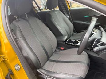 Peugeot 208 1.2 PureTech 100 Allure Premium + 5dr EAT8