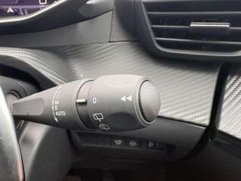 Peugeot 208 1.2 PureTech 100 Allure Premium + 5dr EAT8