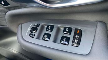 Volvo XC90 2.0 B5P Plus Dark 5dr AWD Geartronic