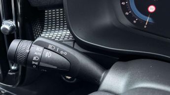 Volvo XC40 2.0 B4P Ultimate Dark 5dr Auto