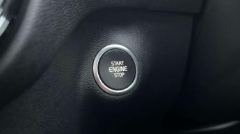 Volvo XC40 2.0 B4P Ultimate Dark 5dr Auto