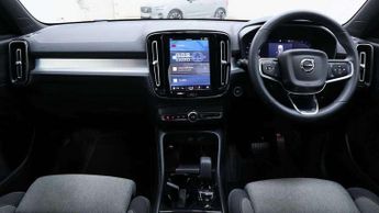 Volvo XC40 2.0 B4P Plus Dark 5dr Auto