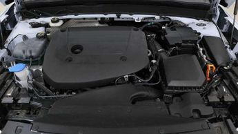 Volvo XC40 2.0 B4P Plus Dark 5dr Auto