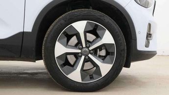 Volvo XC40 2.0 B4P Plus Dark 5dr Auto