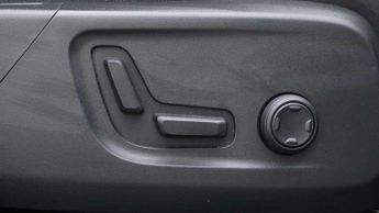 Volvo XC40 2.0 B4P Plus Dark 5dr Auto