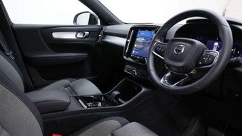 Volvo XC40 2.0 B4P Plus Dark 5dr Auto