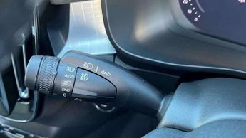 Volvo XC40 2.0 B3P Core 5dr Auto