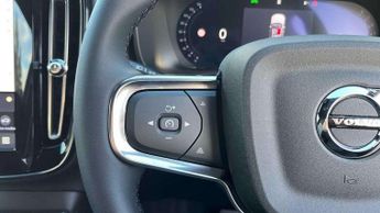 Volvo XC40 2.0 B3P Core 5dr Auto