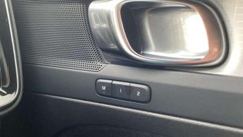 Volvo XC40 2.0 B3P Plus Dark 5dr Auto