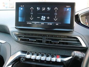 Peugeot 3008 1.2 Hybrid 136 Allure Premium+ 5dr e-DSC6