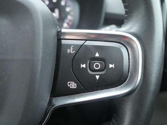 Volvo XC40 2.0 B4P Inscription 5dr Auto