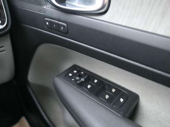 Volvo XC40 2.0 B4P Inscription 5dr Auto
