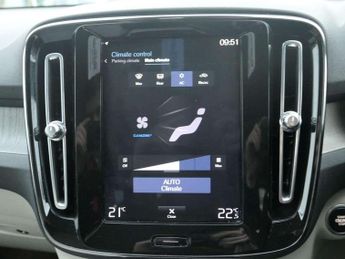 Volvo XC40 2.0 B4P Inscription 5dr Auto