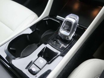 Volvo XC40 2.0 B4P Inscription 5dr Auto