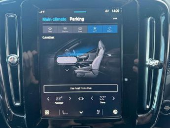 Volvo XC40 2.0 B4P Plus Dark 5dr Auto