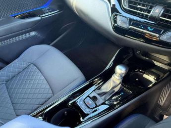 Toyota C-HR 2.0 Hybrid Dynamic 5dr CVT