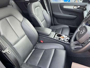 Volvo XC40 2.0 B3P Ultimate Dark 5dr Auto