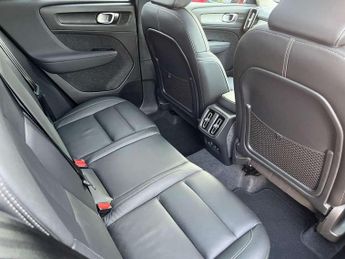 Volvo XC40 2.0 B3P Ultimate Dark 5dr Auto