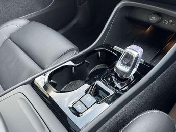 Volvo XC40 2.0 B3P Ultimate Dark 5dr Auto