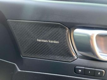 Volvo XC40 2.0 B3P Ultimate Dark 5dr Auto